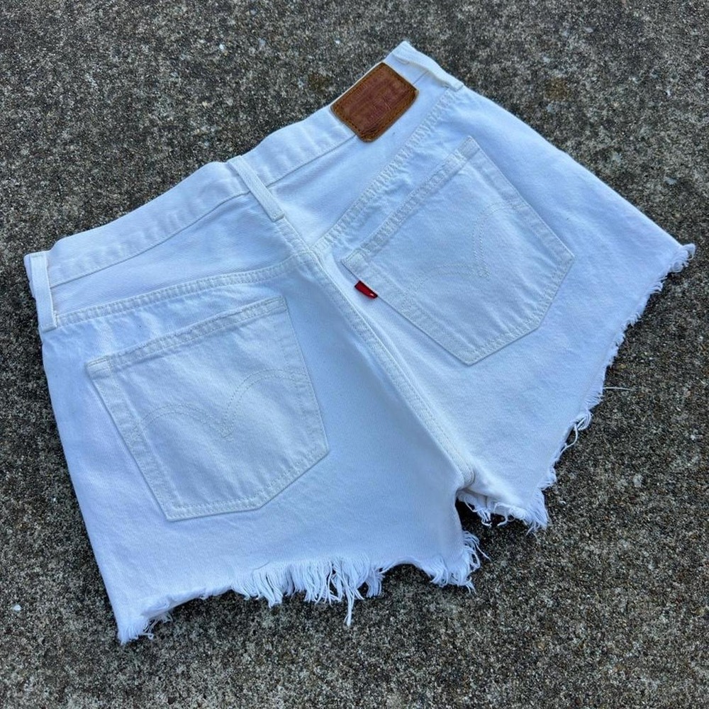 Vintage Y2K Levi’s White Denim Cutoff Shorts Summer Streetwear 29 (g6b)